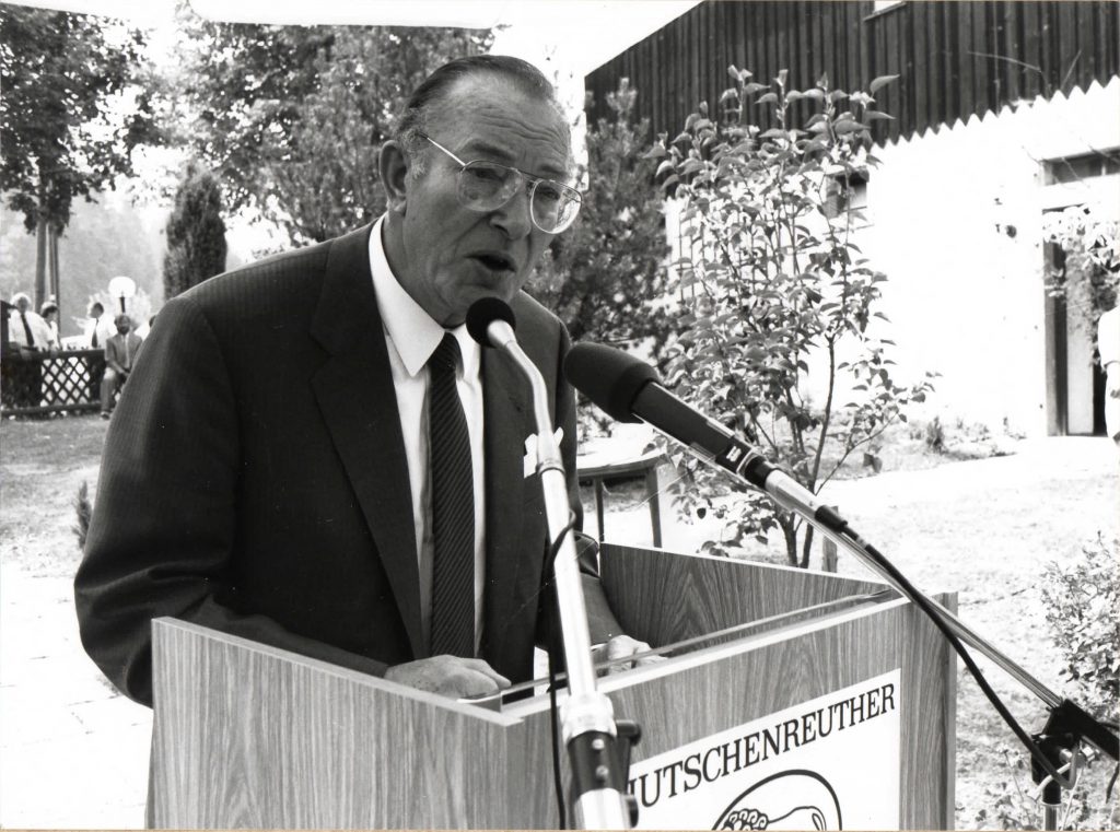 Roland Dorschner erhielt 1987 das Bundesverdienstkreuz – überreicht durch den Staatssekretär Warnke. Roland Dorschner erhielt 1987 das Bundesverdienstkreuz – überreicht durch den Staatssekretär Warnke.
